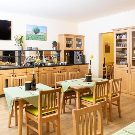 Landhaus Storch - Pension Gänserndorf Esterno foto