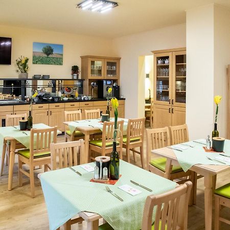 Landhaus Storch - Pension Gänserndorf Esterno foto